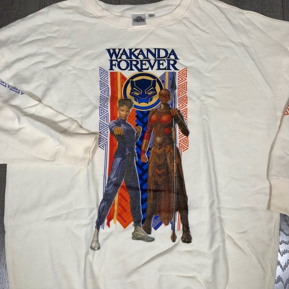 NWOT Sweatshirt Pullover “Wakanda Forever” Size M - Picture 3 of 6
